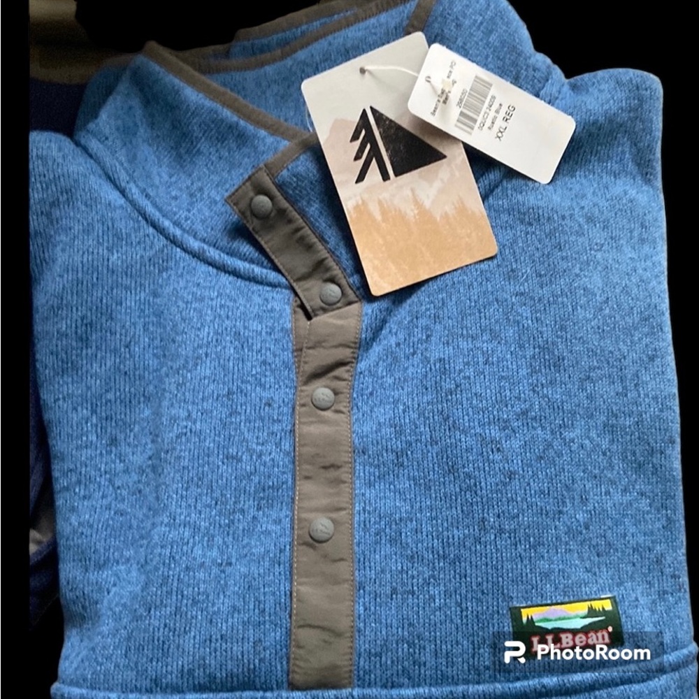 Men’s LL Bean Slightly fitted sweater Short snaps at top